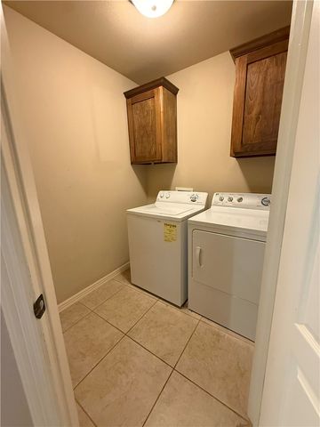 108 Granada Avenue, Fayetteville, AR 72703