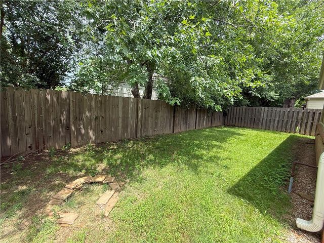 108 Granada Avenue, Fayetteville, AR 72703