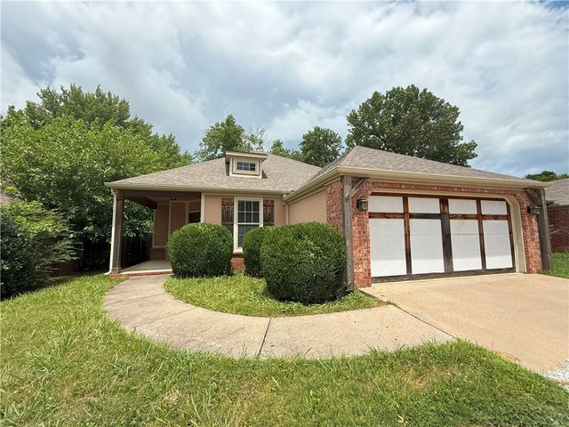 108 Granada Avenue, Fayetteville, AR 72703