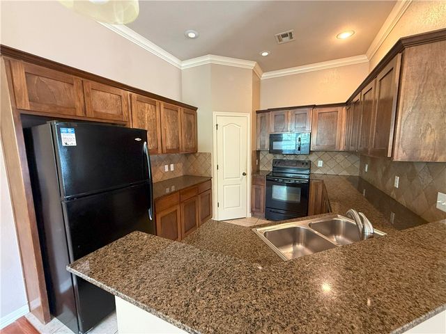 108 Granada Avenue, Fayetteville, AR 72703