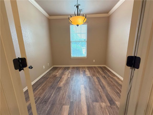 108 Granada Avenue, Fayetteville, AR 72703
