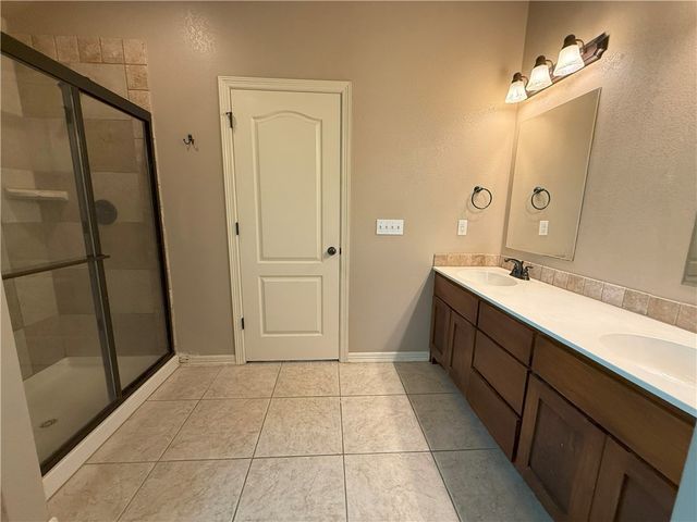 108 Granada Avenue, Fayetteville, AR 72703