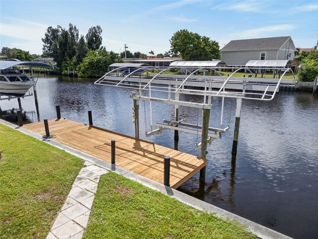 530 LINDLEY TERRACE, Port Charlotte, FL 33952