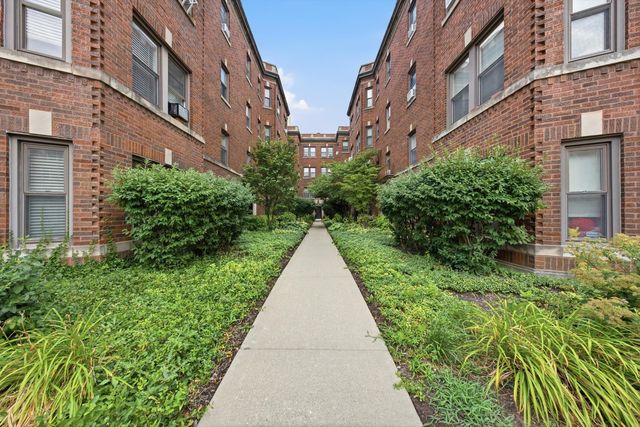 52 Forest Avenue 2N, Riverside, IL 60546