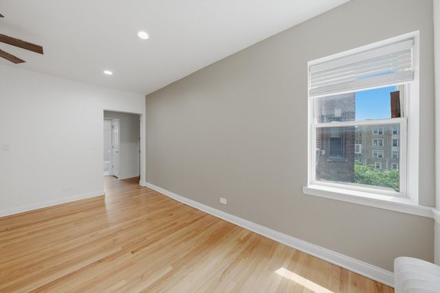 52 Forest Avenue 2N, Riverside, IL 60546