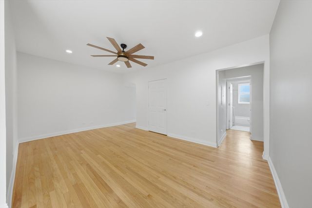 52 Forest Avenue 2N, Riverside, IL 60546