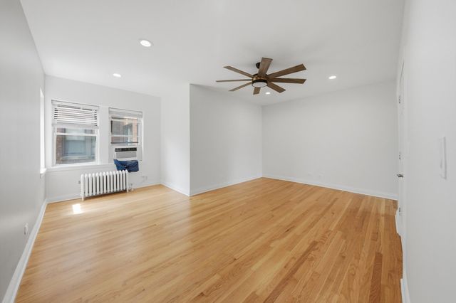 52 Forest Avenue 2N, Riverside, IL 60546