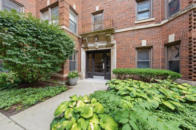 52 Forest Avenue 2N, Riverside, IL 60546
