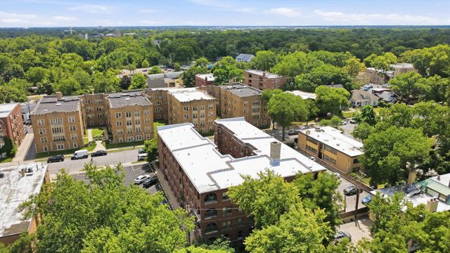 52 Forest Avenue 2N, Riverside, IL 60546