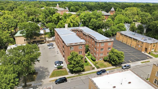 52 Forest Avenue 2N, Riverside, IL 60546