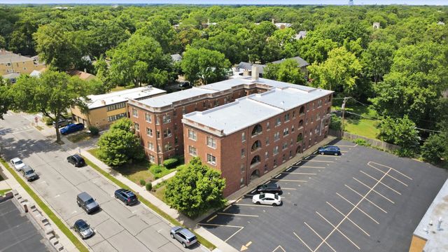 52 Forest Avenue 2N, Riverside, IL 60546
