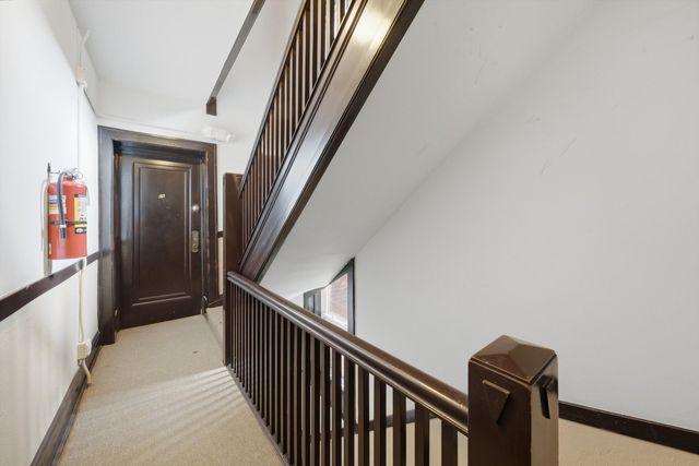 52 Forest Avenue 2N, Riverside, IL 60546
