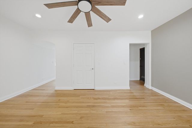 52 Forest Avenue 2N, Riverside, IL 60546