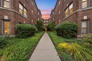 52 Forest Avenue 2N, Riverside, IL 60546