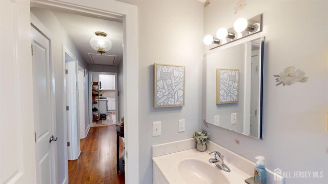 40 E Sherman Street, Monroe, NJ 08831