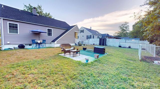 40 E Sherman Street, Monroe, NJ 08831