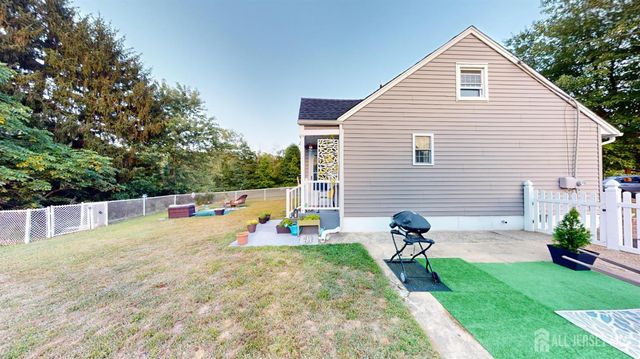 40 E Sherman Street, Monroe, NJ 08831