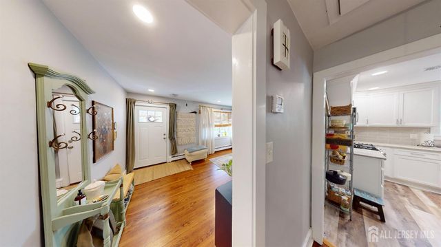 40 E Sherman Street, Monroe, NJ 08831