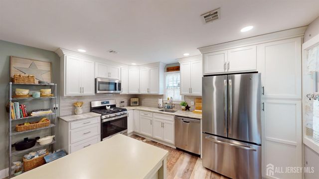 40 E Sherman Street, Monroe, NJ 08831