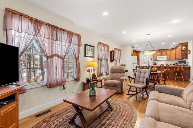 28 Van Norden Rd, Woburn, MA 01801