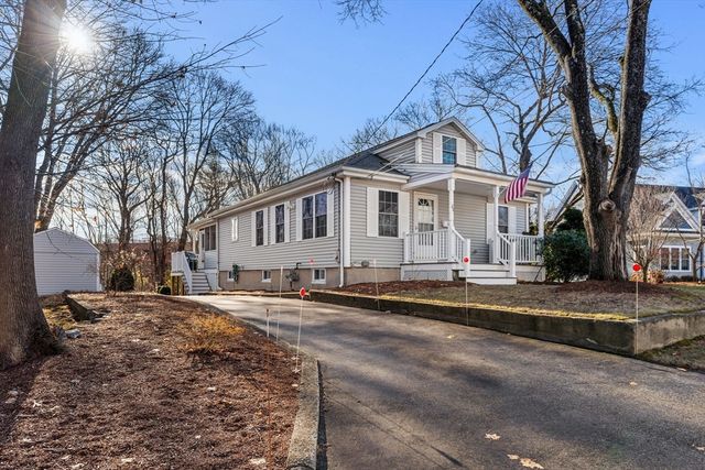 28 Van Norden Rd, Woburn, MA 01801