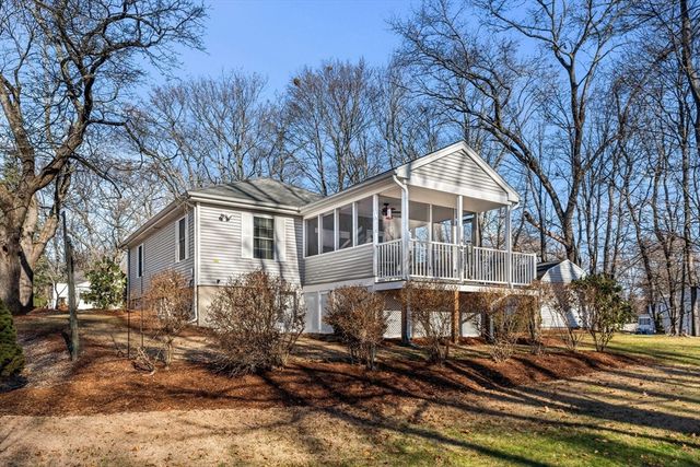 28 Van Norden Rd, Woburn, MA 01801