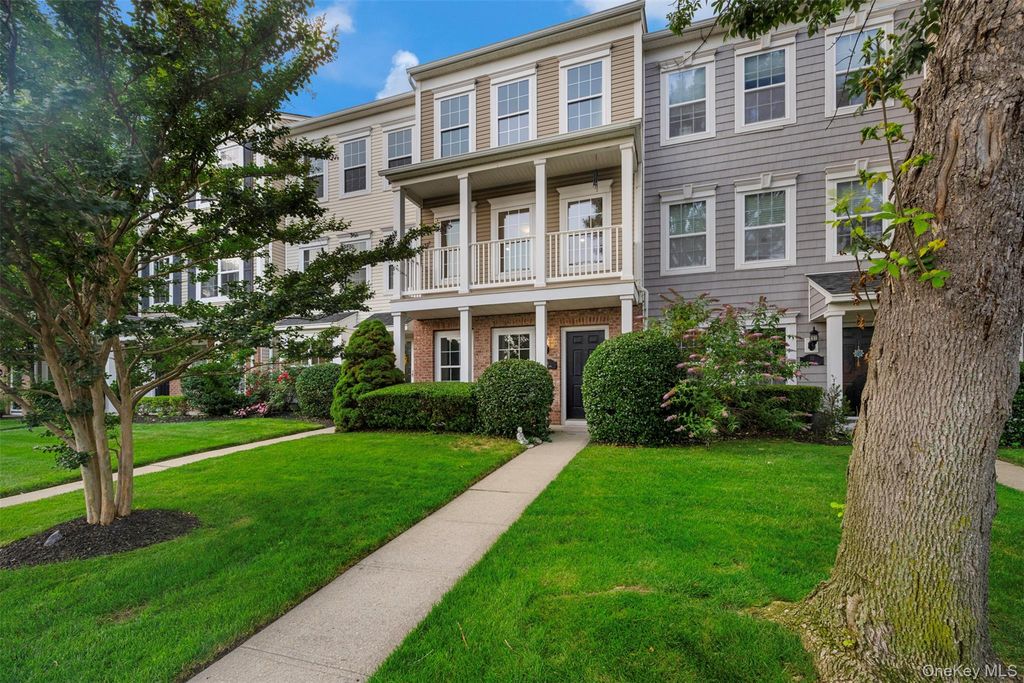 14 Maler Lane, Patchogue, NY 11772