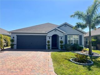 10293 Silver Pond LN, Lehigh Acres, FL 33936