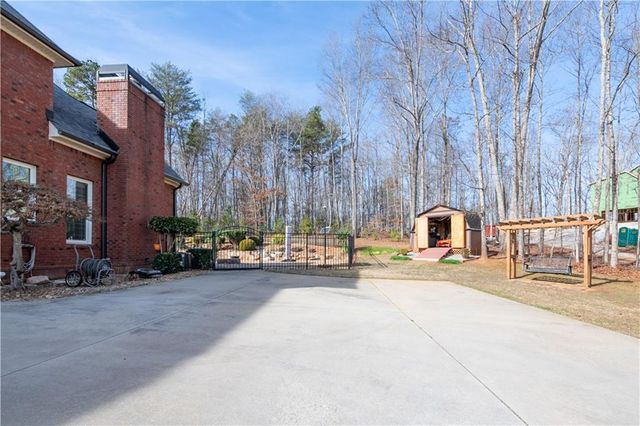 351 Shoals Lane, Clarkesville, GA 30523