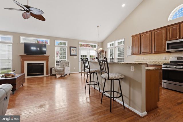 140 HEARTHSTONE DR, Berlin, NJ 08009