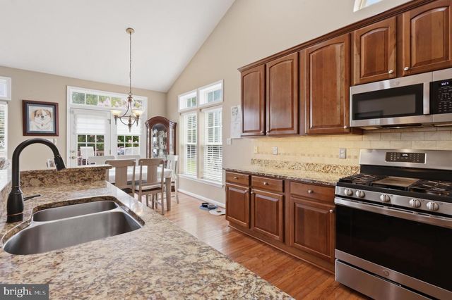 140 HEARTHSTONE DR, Berlin, NJ 08009