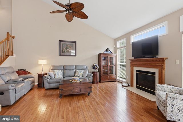 140 HEARTHSTONE DR, Berlin, NJ 08009