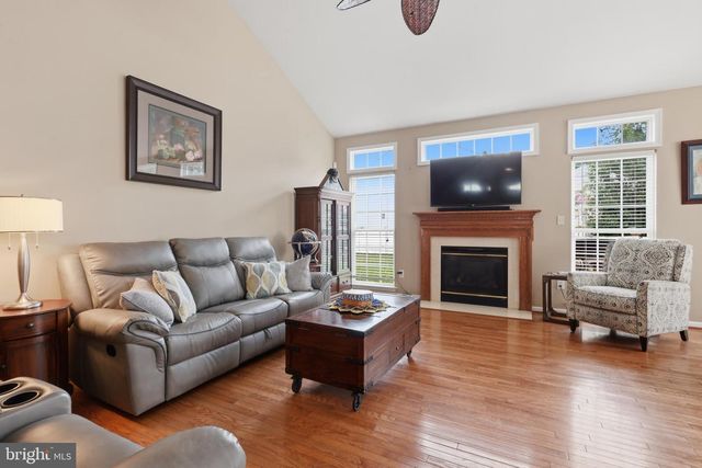 140 HEARTHSTONE DR, Berlin, NJ 08009
