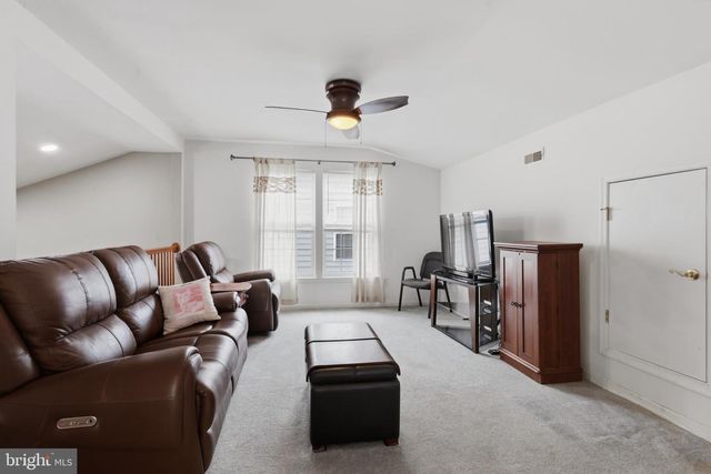 140 HEARTHSTONE DR, Berlin, NJ 08009