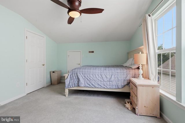 140 HEARTHSTONE DR, Berlin, NJ 08009