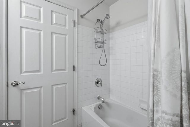 140 HEARTHSTONE DR, Berlin, NJ 08009