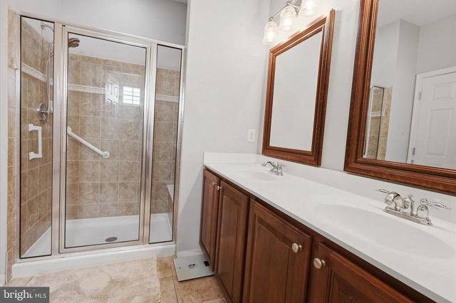 140 HEARTHSTONE DR, Berlin, NJ 08009