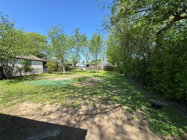 7315 Toland Street, Dallas, TX 75227