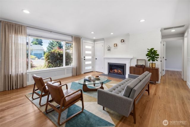 4634 S Gazelle Street, Seattle, WA 98118