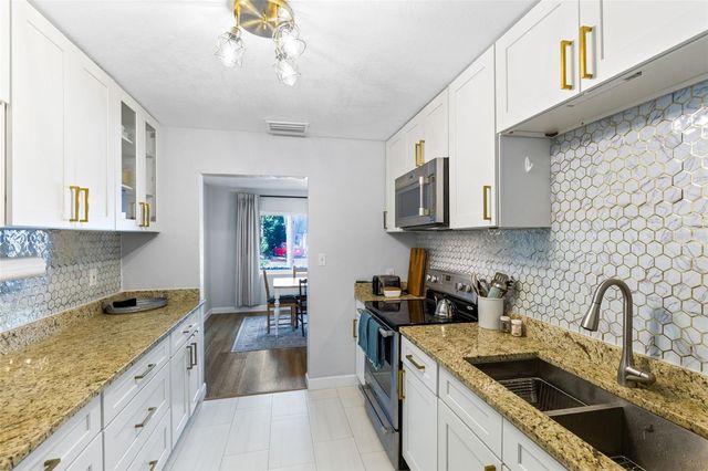 2013 S HOLLY AVENUE, Sanford, FL 32771