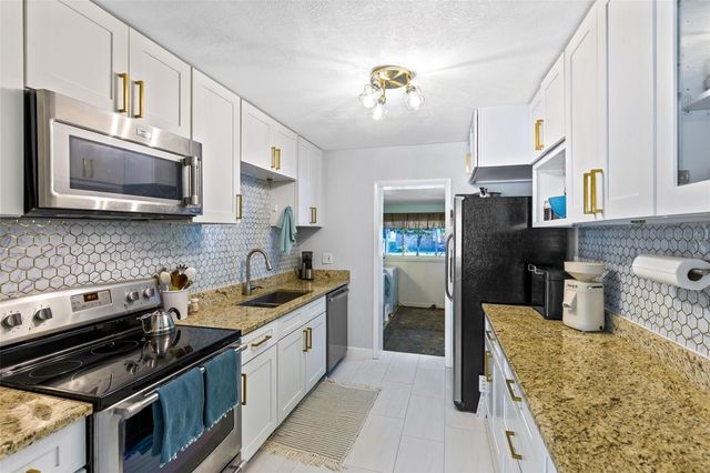 2013 S HOLLY AVENUE, Sanford, FL 32771