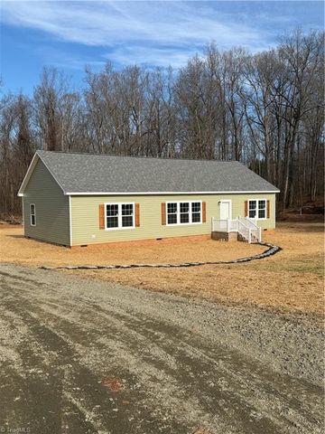 1824 N Oak Ridge Church Road, Yadkinville, NC 27011