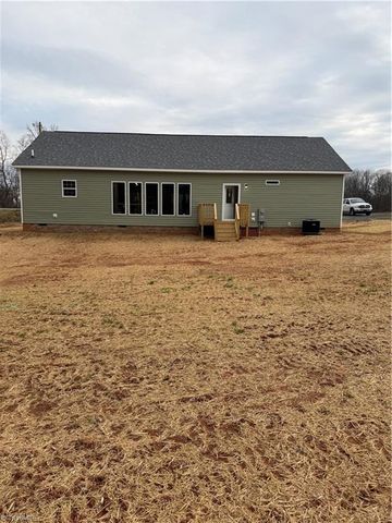 1824 N Oak Ridge Church Road, Yadkinville, NC 27011