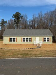 1824 N Oak Ridge Church Road, Yadkinville, NC 27011