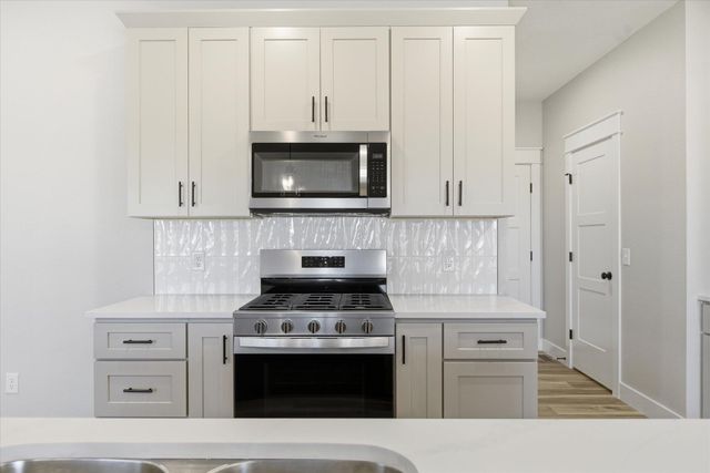 1370 N Collins Drive, Republic, MO 65738