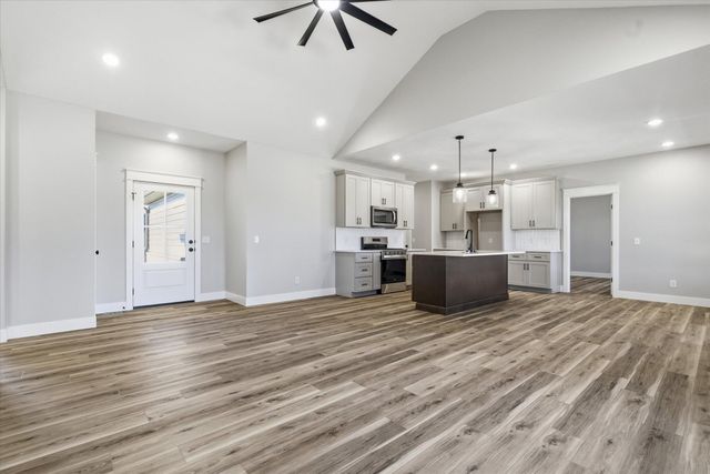 1370 N Collins Drive, Republic, MO 65738