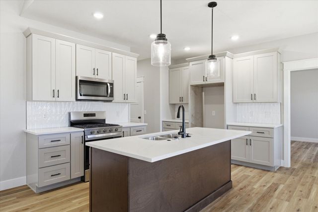 1370 N Collins Drive, Republic, MO 65738