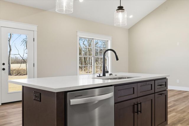 1370 N Collins Drive, Republic, MO 65738