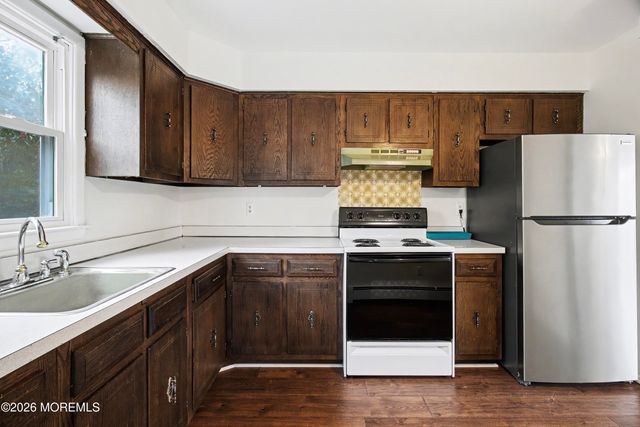 63 Brakenbury Drive, Toms River, NJ 08757