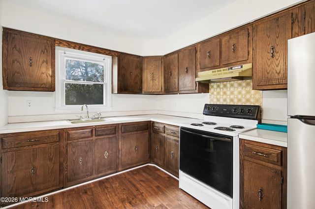 63 Brakenbury Drive, Toms River, NJ 08757